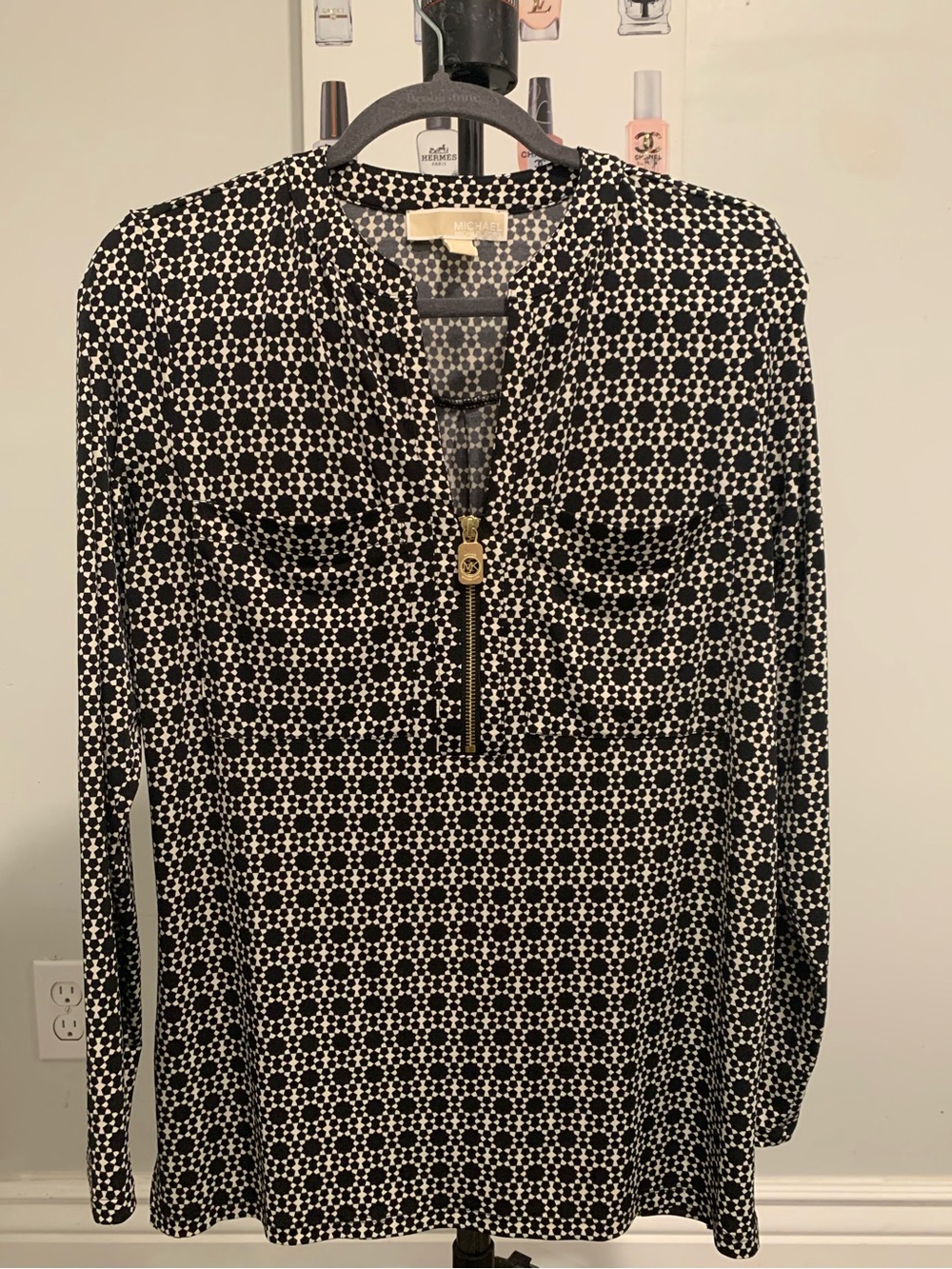 Michael Kors Black & White Geometric Zip-Front Blouse  - GB046